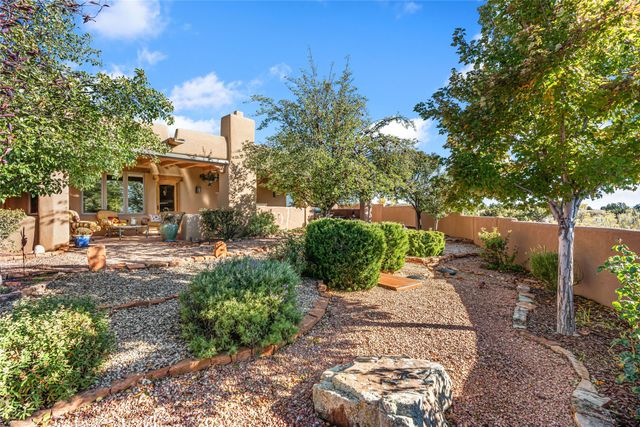 8 High Ridge Road, Santa Fe, NM 87506