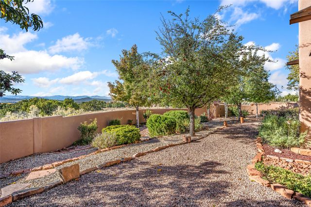 8 High Ridge Road, Santa Fe, NM 87506