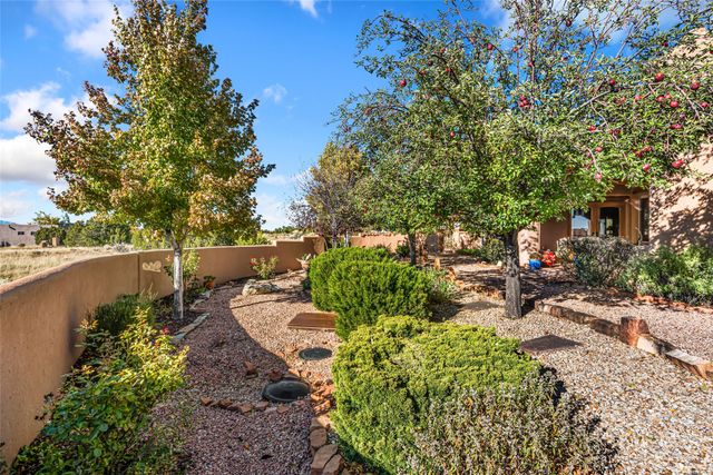 8 High Ridge Road, Santa Fe, NM 87506