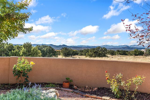 8 High Ridge Road, Santa Fe, NM 87506