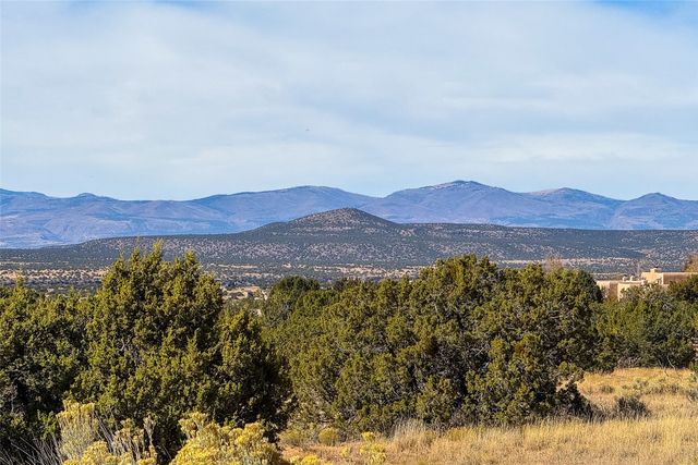 8 High Ridge Road, Santa Fe, NM 87506