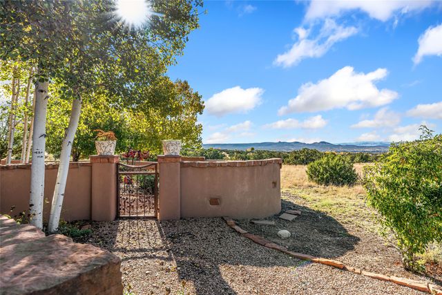 8 High Ridge Road, Santa Fe, NM 87506