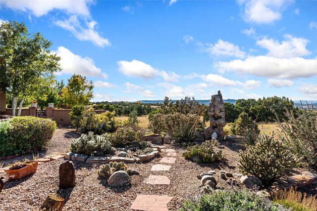 8 High Ridge Road, Santa Fe, NM 87506