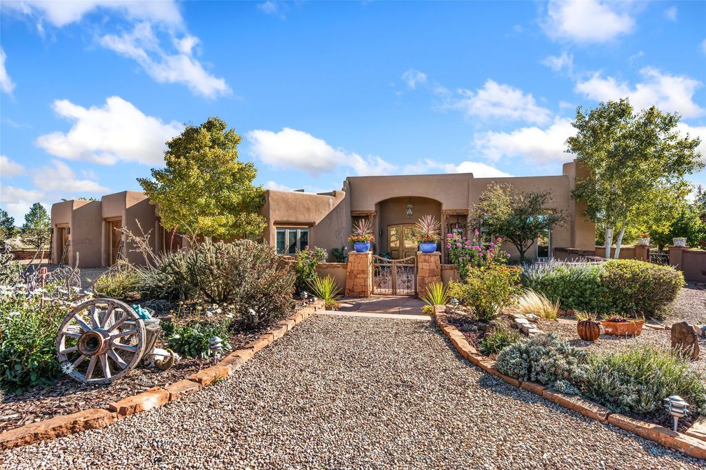 8 High Ridge Road, Santa Fe, NM 87506