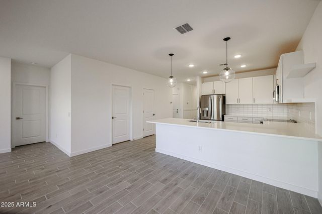 7986 W FRIER Drive, Glendale, AZ 85303