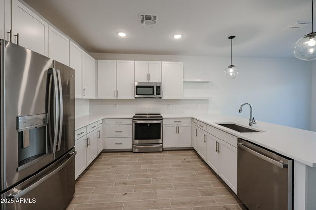 7986 W FRIER Drive, Glendale, AZ 85303