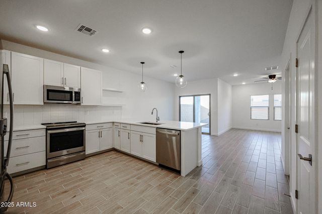 7986 W FRIER Drive, Glendale, AZ 85303