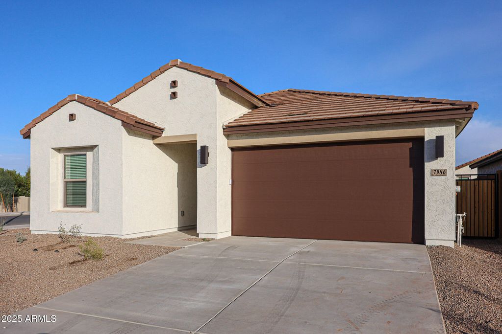 7986 W FRIER Drive, Glendale, AZ 85303