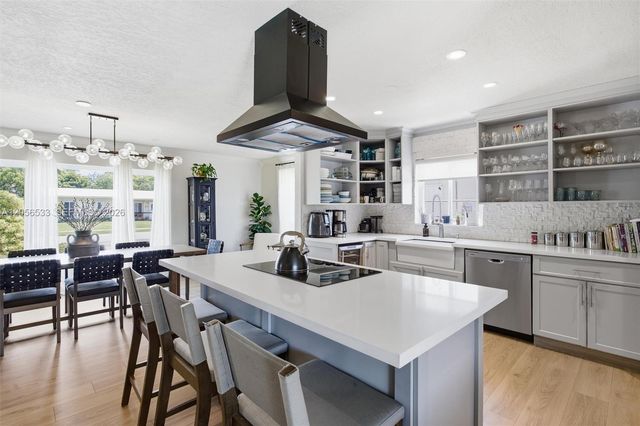 9123 SW 181st St, Palmetto Bay, FL 33157
