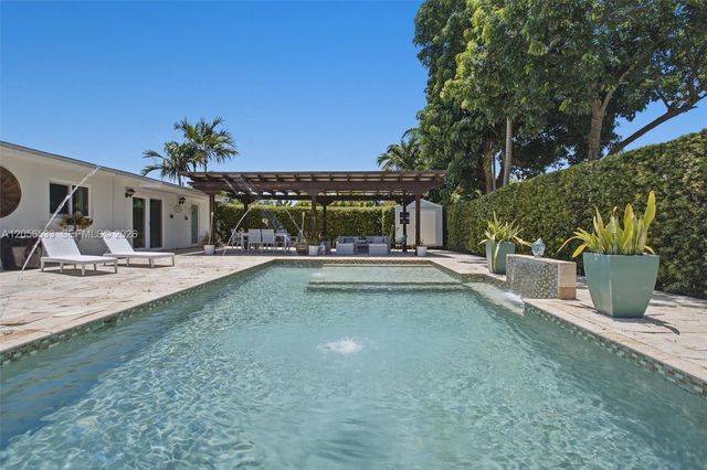 9123 SW 181st St, Palmetto Bay, FL 33157