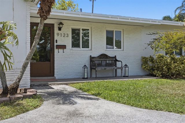 9123 SW 181st St, Palmetto Bay, FL 33157