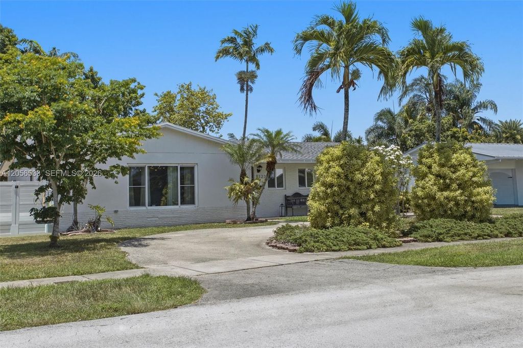 9123 SW 181st St, Palmetto Bay, FL 33157