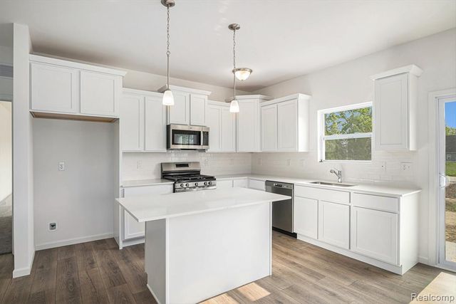 380 Dorchester Drive, Howell, MI 48855