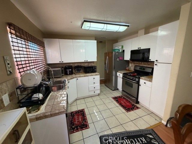 9300 Burnet 122, North Hills (los Angeles), CA 91343