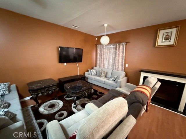 9300 Burnet 122, North Hills (los Angeles), CA 91343