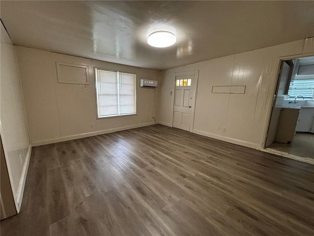 1241 Cambridge Dr, Corpus Christi, TX 78404