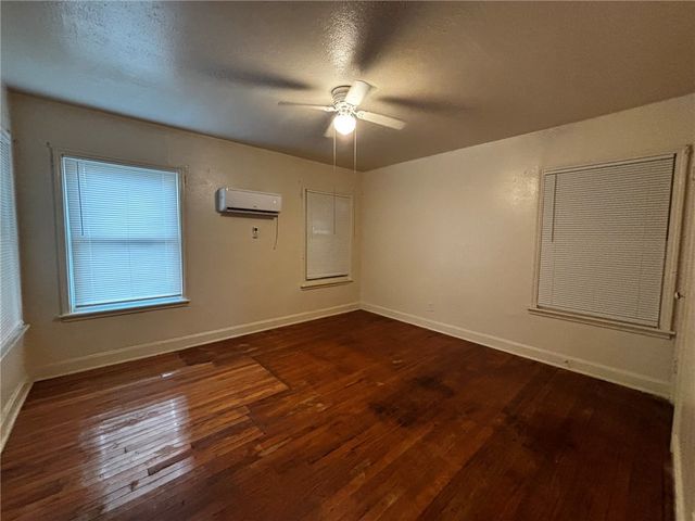 1241 Cambridge Dr, Corpus Christi, TX 78404