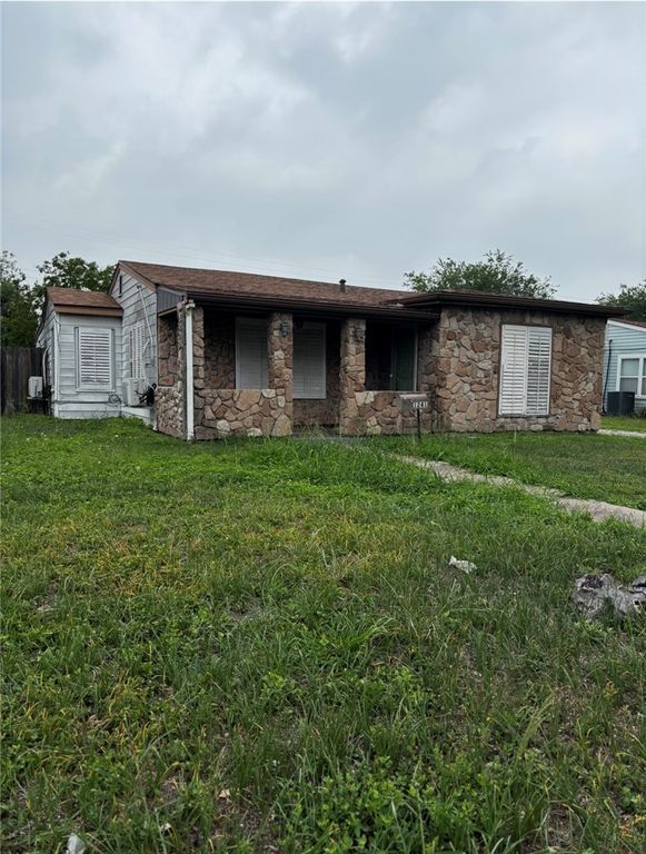 1241 Cambridge Dr, Corpus Christi, TX 78404
