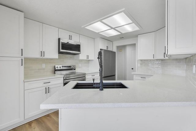 1128 Raymond Dr, Modesto, CA 95351