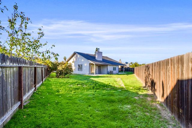 1128 Raymond Dr, Modesto, CA 95351