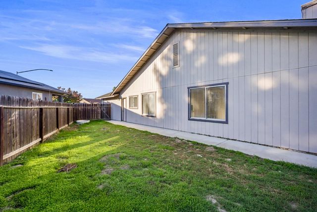 1128 Raymond Dr, Modesto, CA 95351