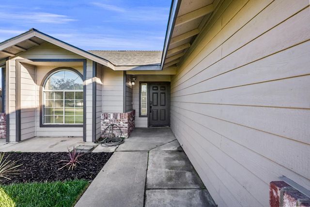 1128 Raymond Dr, Modesto, CA 95351