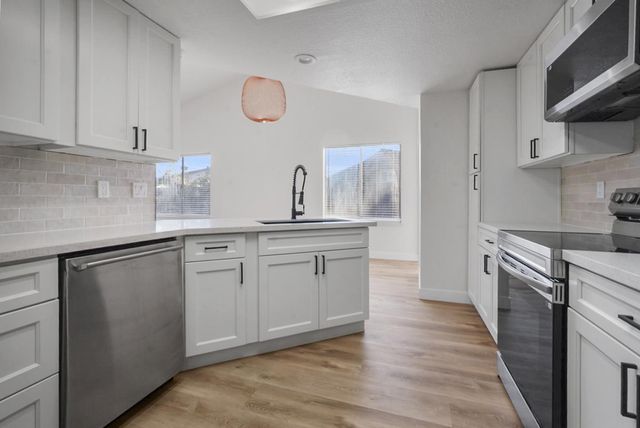 1128 Raymond Dr, Modesto, CA 95351