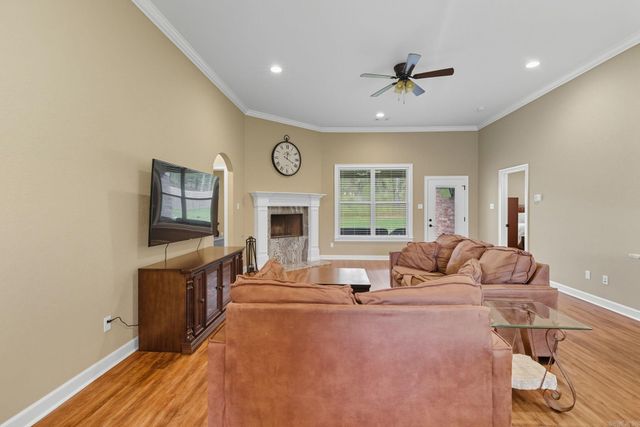 9009 Wooddale Dr, Sherwood, AR 72120