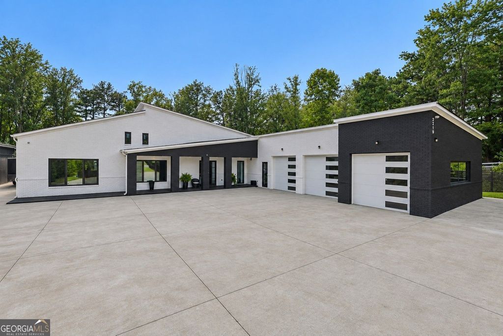 3240 Smithtown Road, Suwanee, GA 30024 — exterior