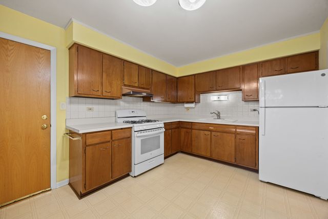 10710 W Cermak Road 2W, Westchester, IL 60154