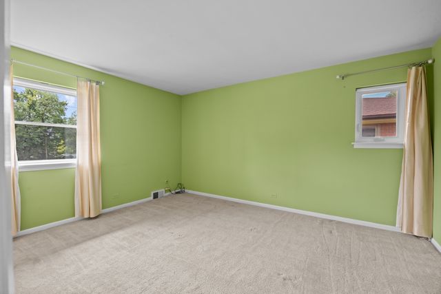10710 W Cermak Road 2W, Westchester, IL 60154