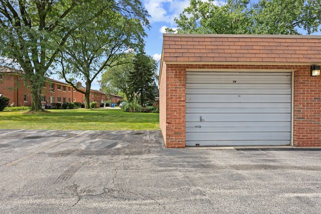 10710 W Cermak Road 2W, Westchester, IL 60154