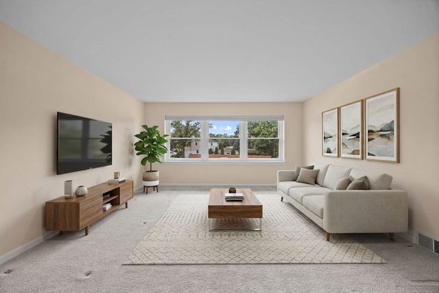 10710 W Cermak Road 2W, Westchester, IL 60154