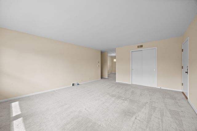 10710 W Cermak Road 2W, Westchester, IL 60154