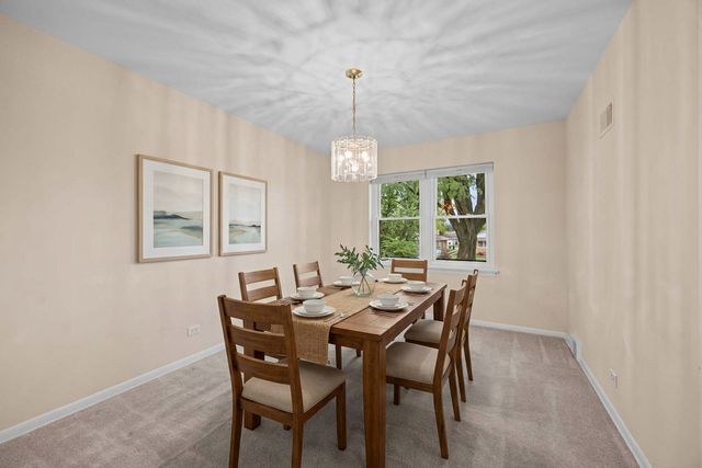 10710 W Cermak Road 2W, Westchester, IL 60154