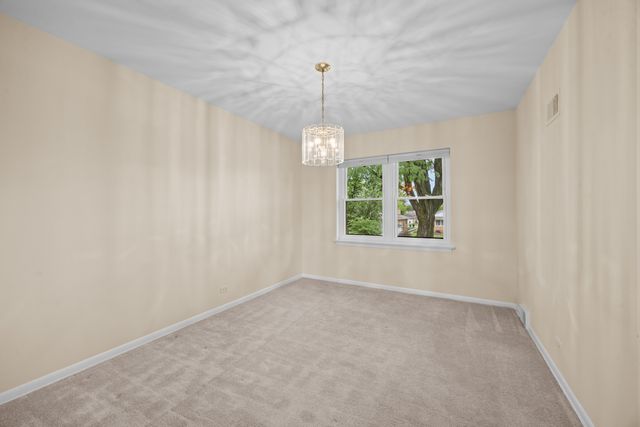 10710 W Cermak Road 2W, Westchester, IL 60154