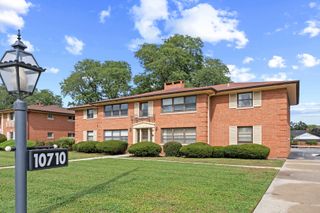 10710 W Cermak Road 2W, Westchester, IL 60154