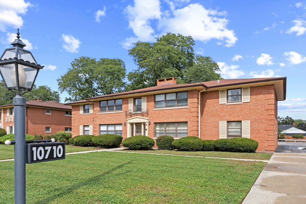 10710 W Cermak Road 2W, Westchester, IL 60154