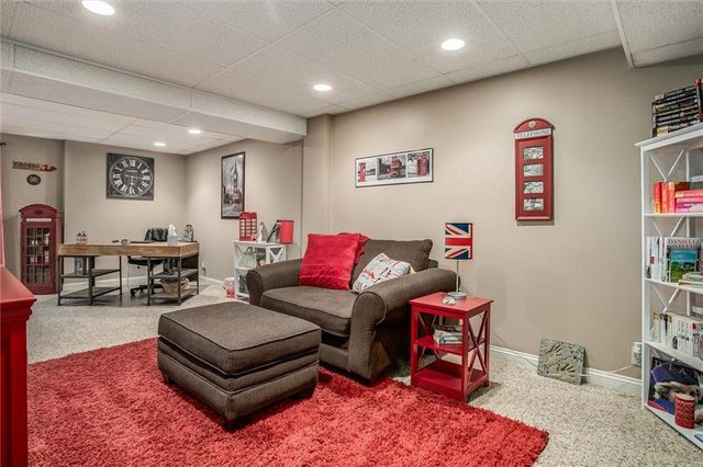 8016 N Flora Avenue, Kansas City, MO 64118