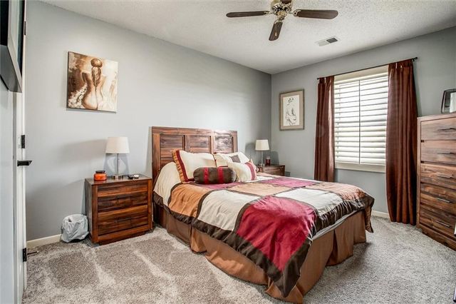 8016 N Flora Avenue, Kansas City, MO 64118