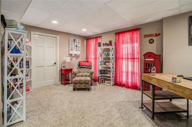 8016 N Flora Avenue, Kansas City, MO 64118