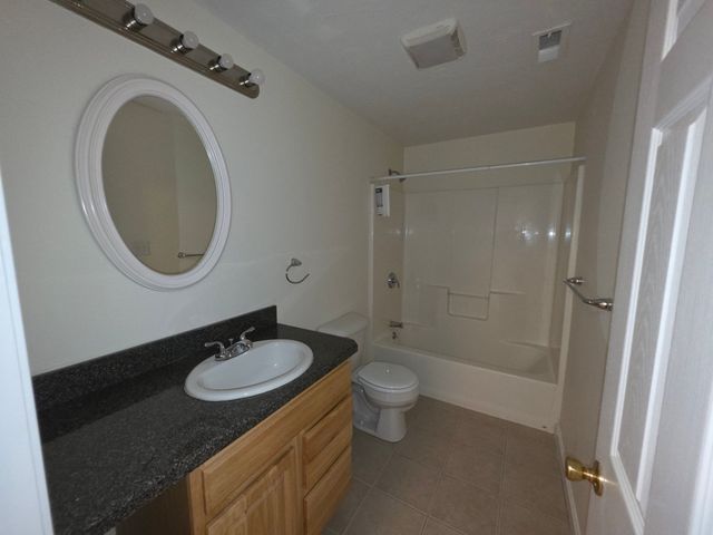 958 Warren Ave 8, Brockton, MA 02301