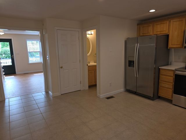 958 Warren Ave 8, Brockton, MA 02301