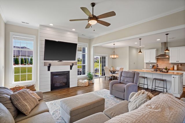 1104 SHADOW HAWK CT, Columbia, MO 65201