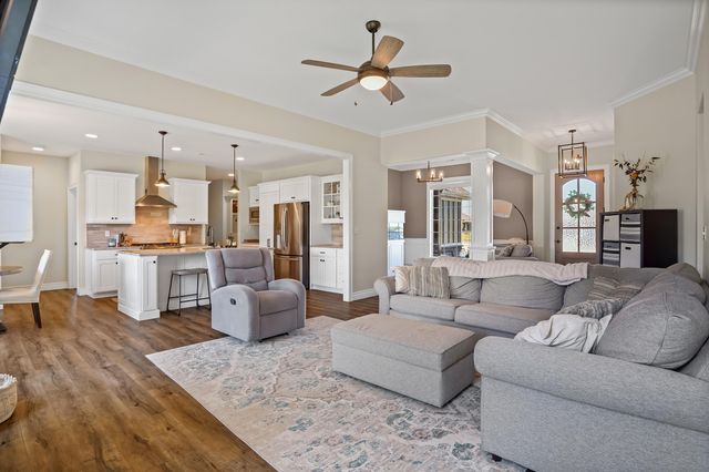 1104 SHADOW HAWK CT, Columbia, MO 65201