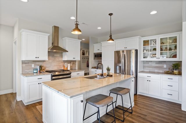 1104 SHADOW HAWK CT, Columbia, MO 65201