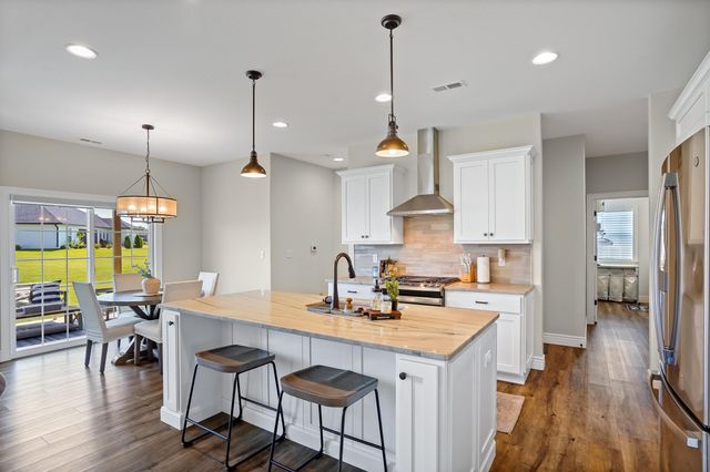 1104 SHADOW HAWK CT, Columbia, MO 65201