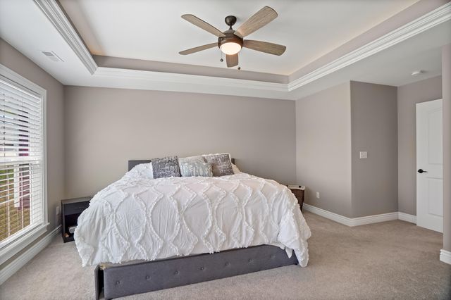 1104 SHADOW HAWK CT, Columbia, MO 65201