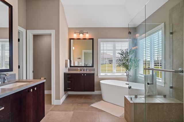 1104 SHADOW HAWK CT, Columbia, MO 65201