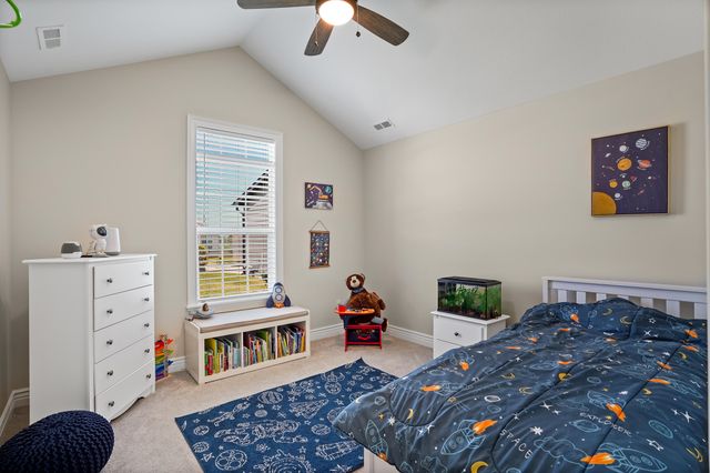 1104 SHADOW HAWK CT, Columbia, MO 65201